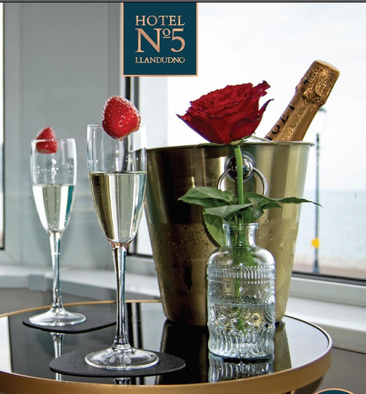 Hotel No5, Beachfront With Free Private Car Park Llandudno Exteriér fotografie
