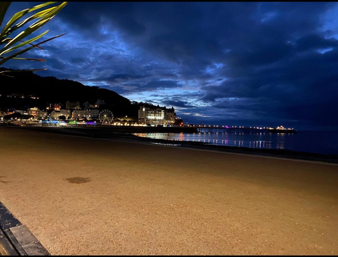 Hotel No5, Beachfront With Free Private Car Park Llandudno Exteriér fotografie