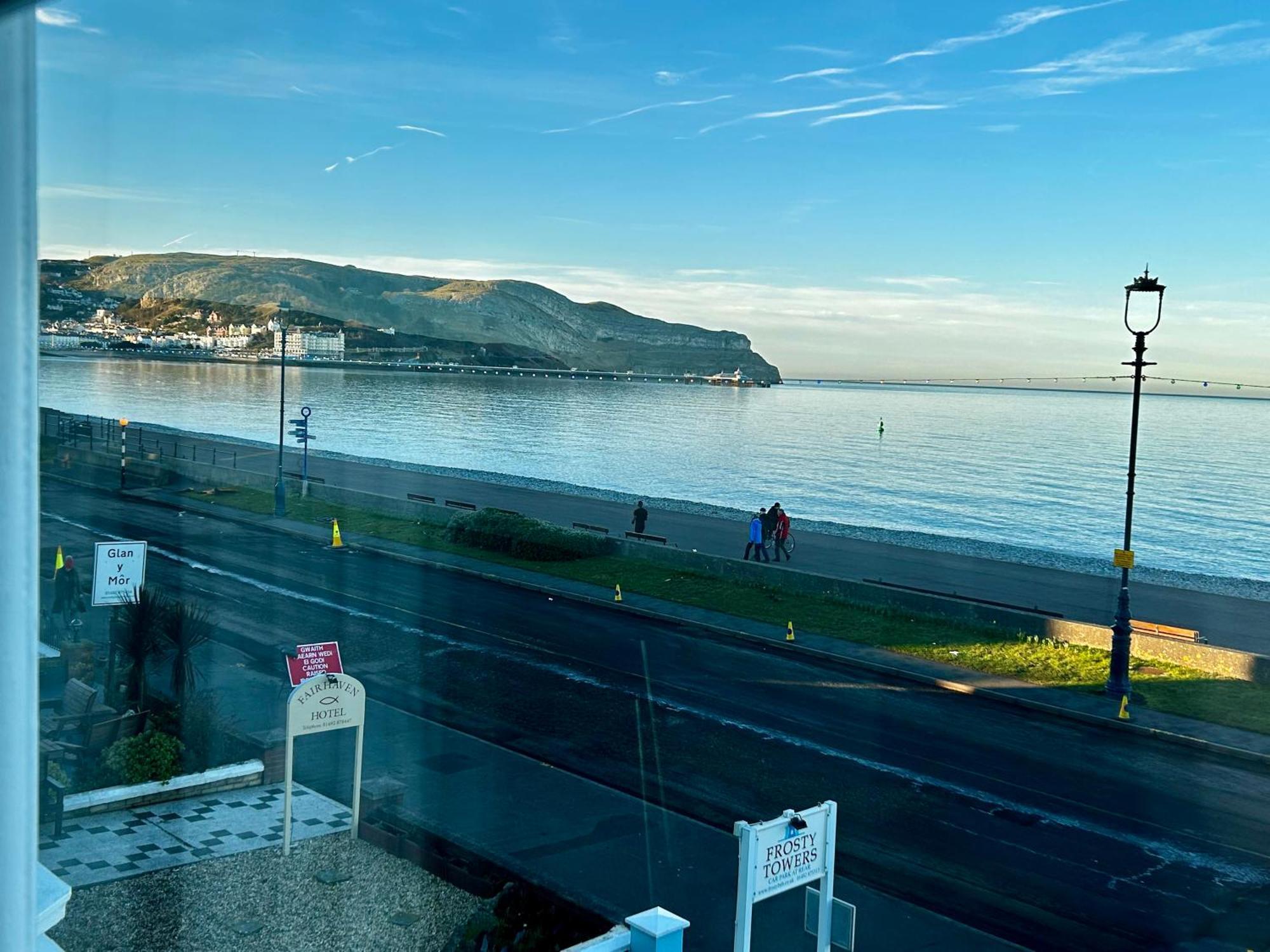 Hotel No5, Beachfront With Free Private Car Park Llandudno Exteriér fotografie